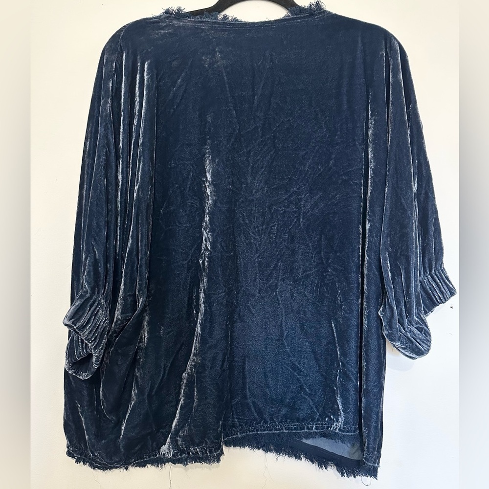 Sundance blouse size MP blue silk blend short sleeve - Picture 4 of 4